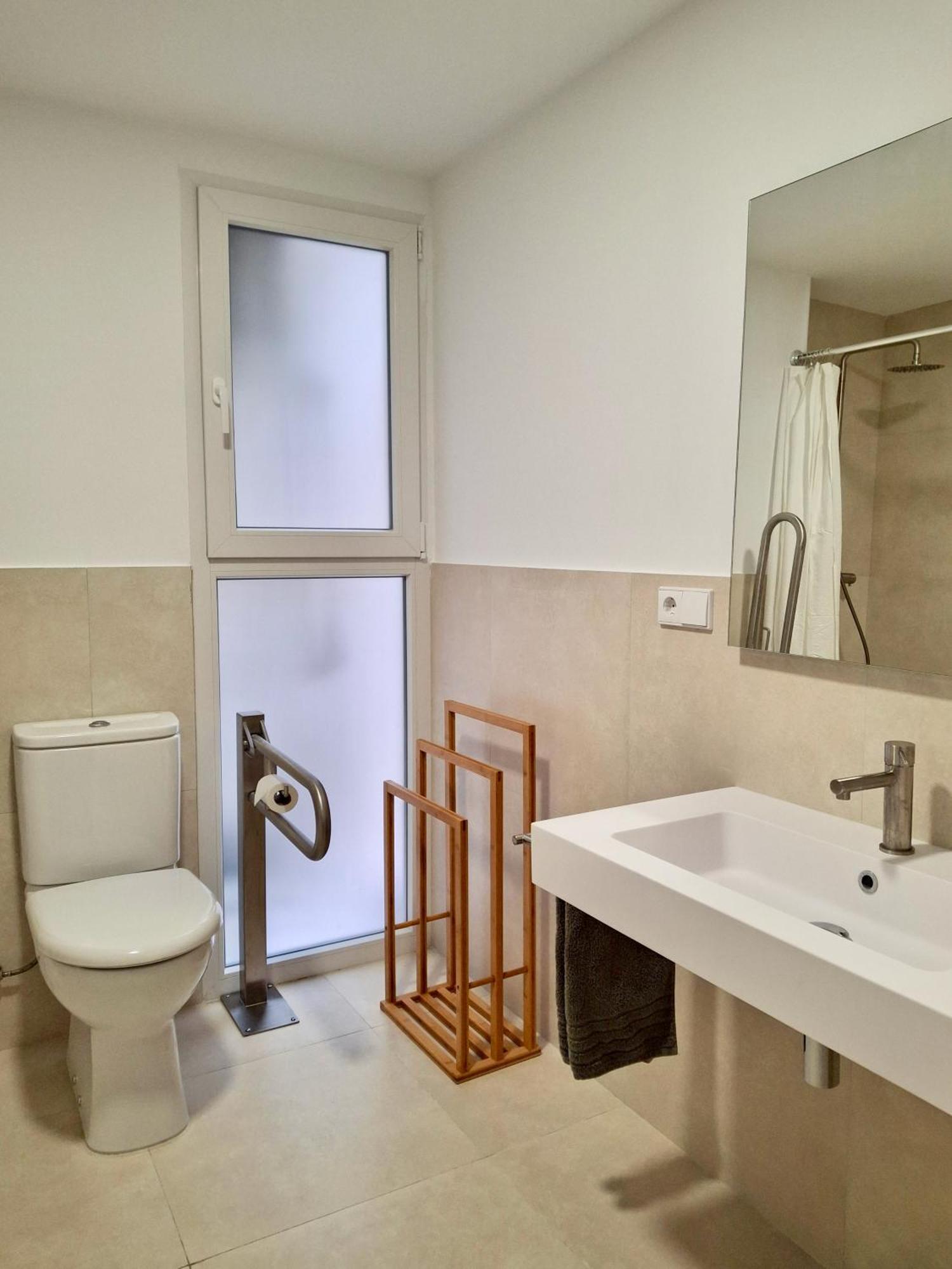 Bonito Apartamento De 2 Habitaciones Cerca De La Estacion Joaquin Sorolla Valencia Exterior photo